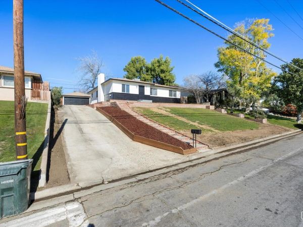 2814 College Avenue, Bakersfield, CA 93306