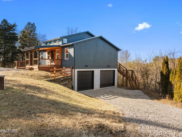 982 Smokey Mountain Queen Rd, Sevierville, TN 37876