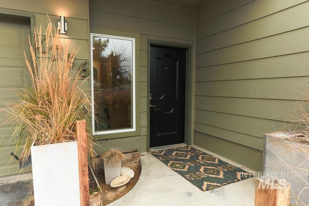 4756 Bitterbrush, Boise, ID 83703 Main Photo