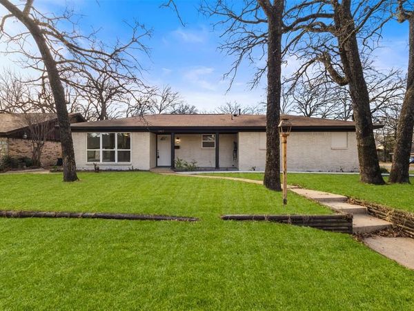 1917 Windlea Drive, Euless, TX 76040