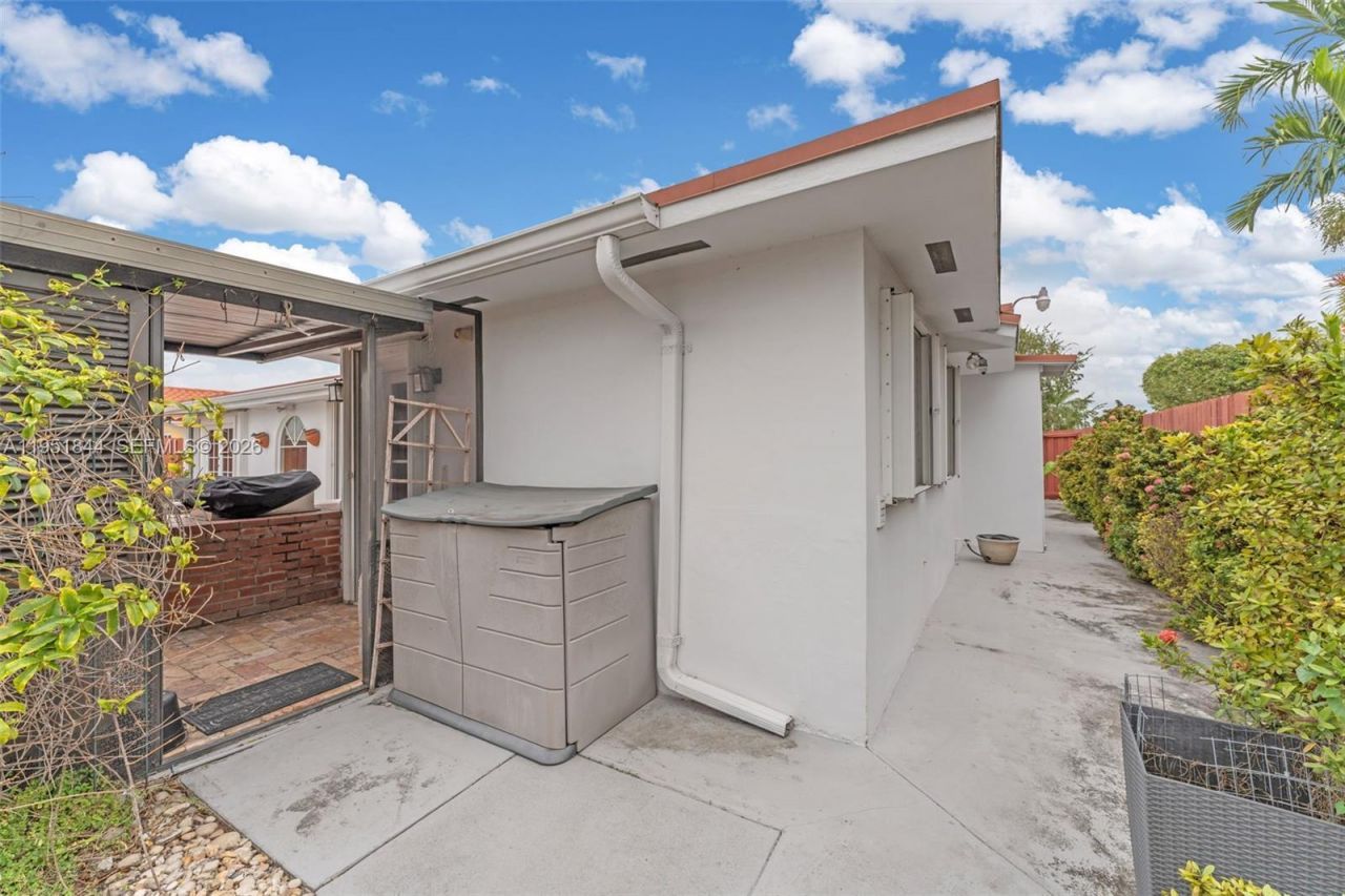 1232 SW 132nd Ct, Miami, FL 33184 Photo