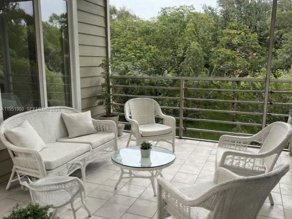 3070 NW 48th Ter, Unit 413, Lauderdale Lakes, FL 33313