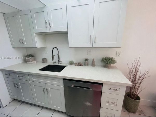 3070 NW 48th Ter, Unit 413, Lauderdale Lakes, FL 33313