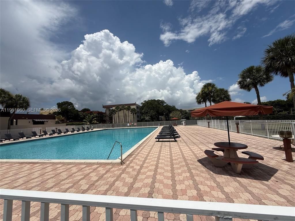 3070 NW 48th Ter, Unit 413, Lauderdale Lakes, FL 33313 Photo