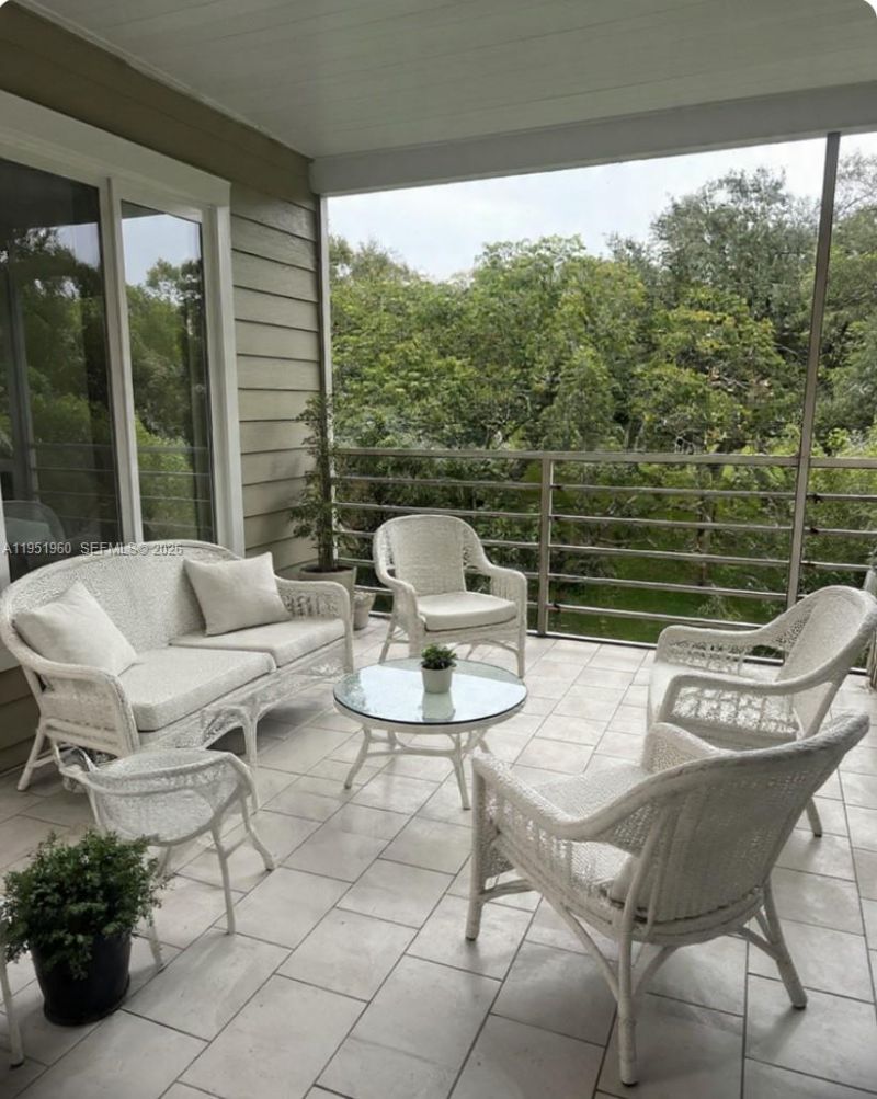 3070 NW 48th Ter, Unit 413, Lauderdale Lakes, FL 33313 Photo