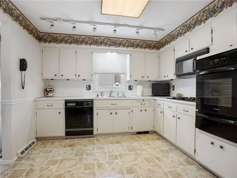 29310 Grand Boulevard, Wickliffe, OH 44092 Photo 3