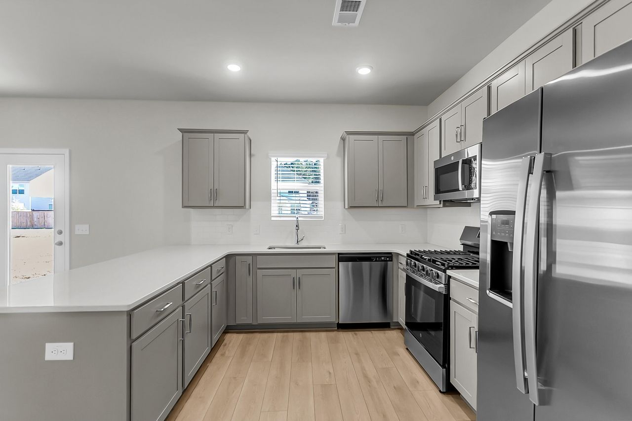 156 Casein Street Photo 6