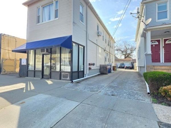 15 E Price St, Linden, NJ 07036