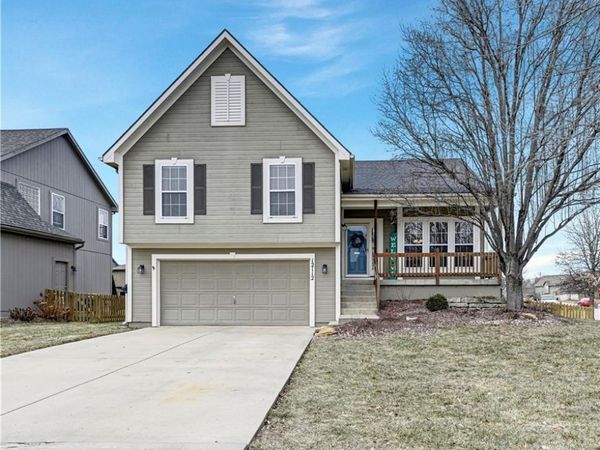 12112 S Redbud Lane, Olathe, KS 66061