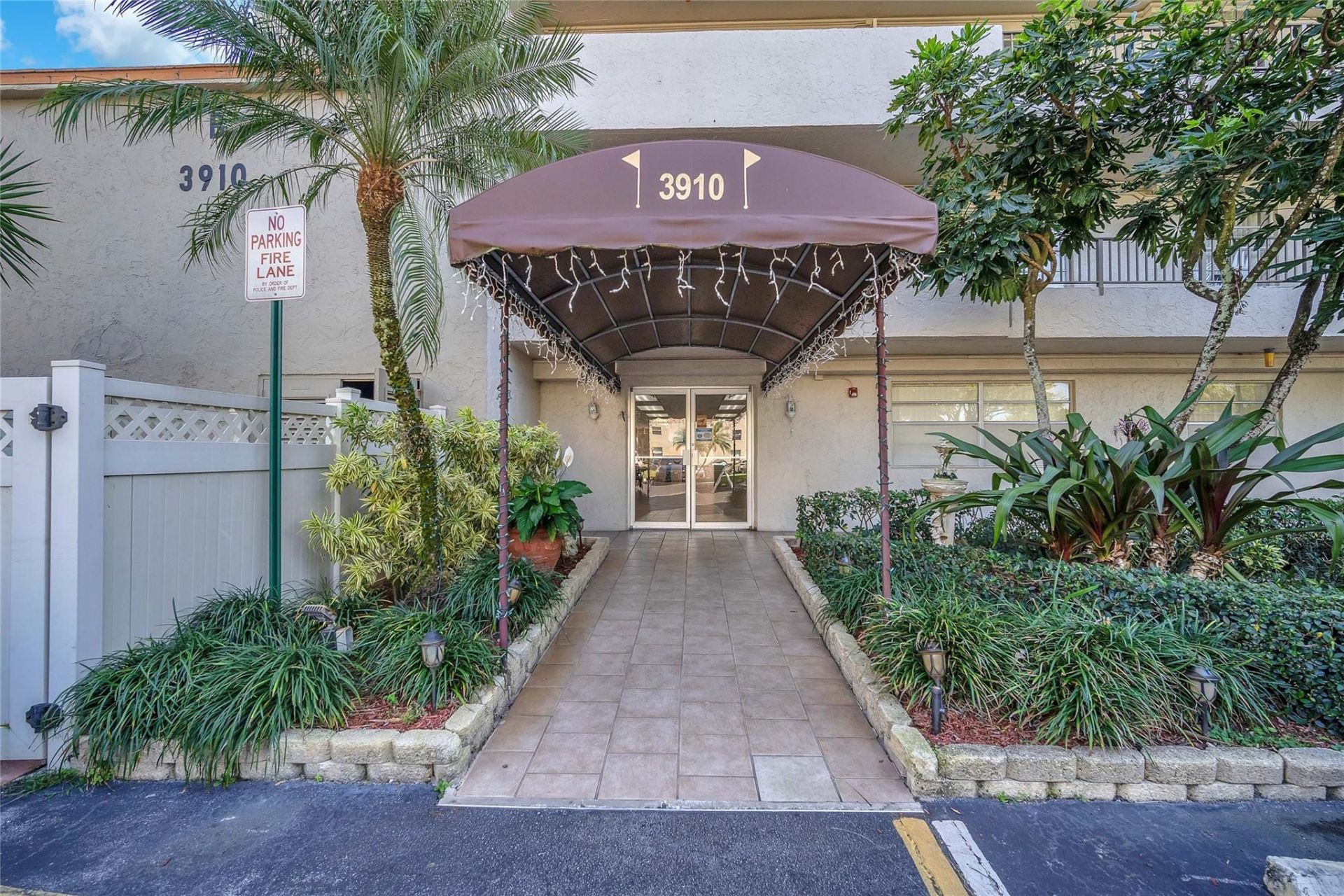 3910 Inverrary Boulevard, Unit 308-B, Lauderhill, FL 33319 Photo