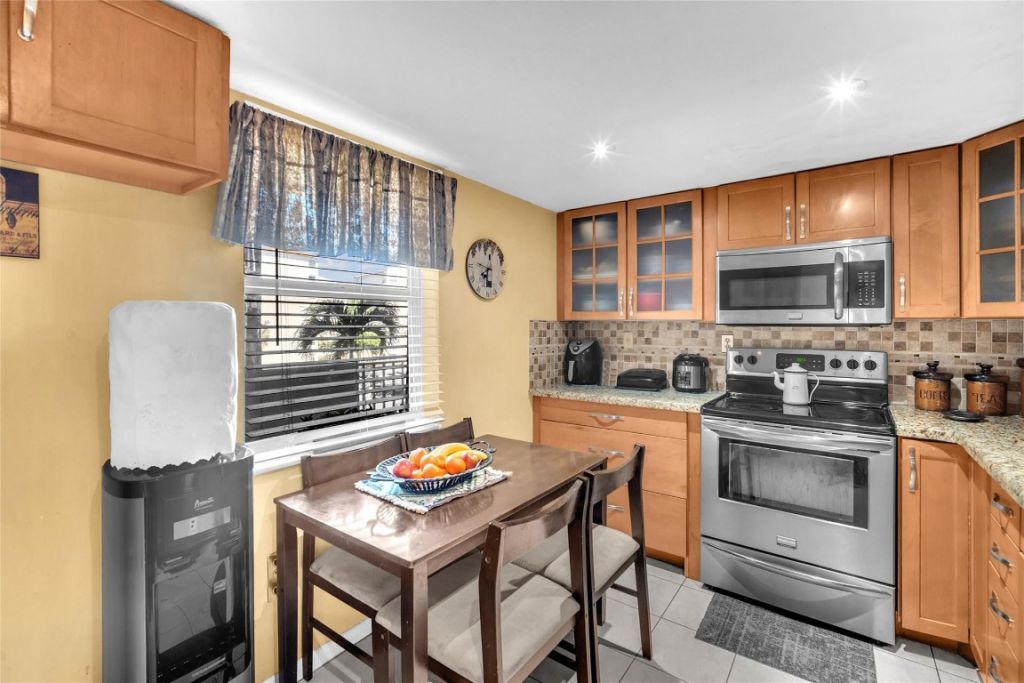 3910 Inverrary Boulevard, Unit 308-b, Lauderhill, FL 33319 Photo