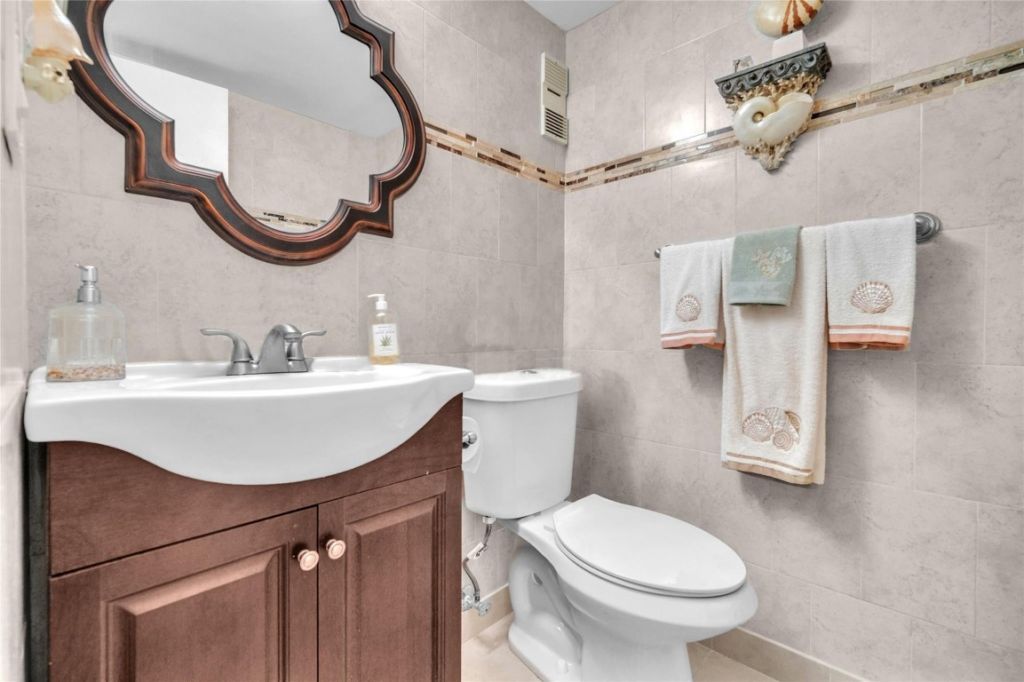 3910 Inverrary Boulevard, Unit 308-b, Lauderhill, FL 33319 Photo