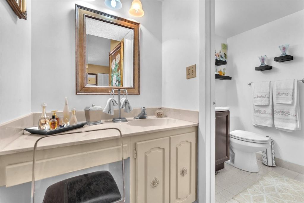 3910 Inverrary Boulevard, Unit 308-b, Lauderhill, FL 33319 Photo