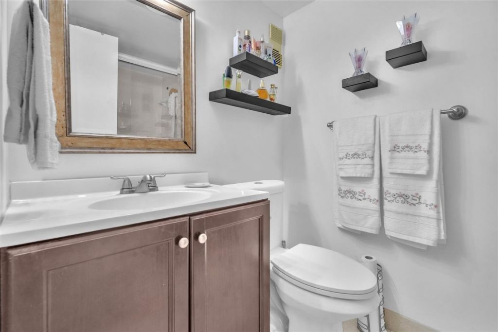 3910 Inverrary Boulevard, Unit 308-b, Lauderhill, FL 33319 Photo