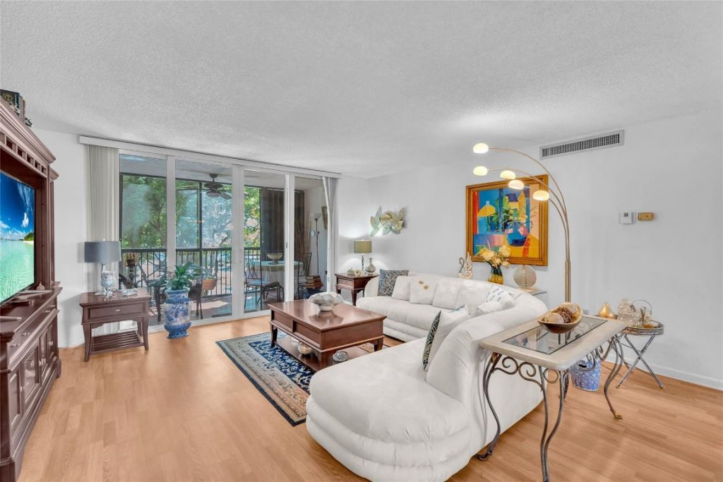 3910 Inverrary Boulevard, Unit 308-b, Lauderhill, FL 33319 Photo