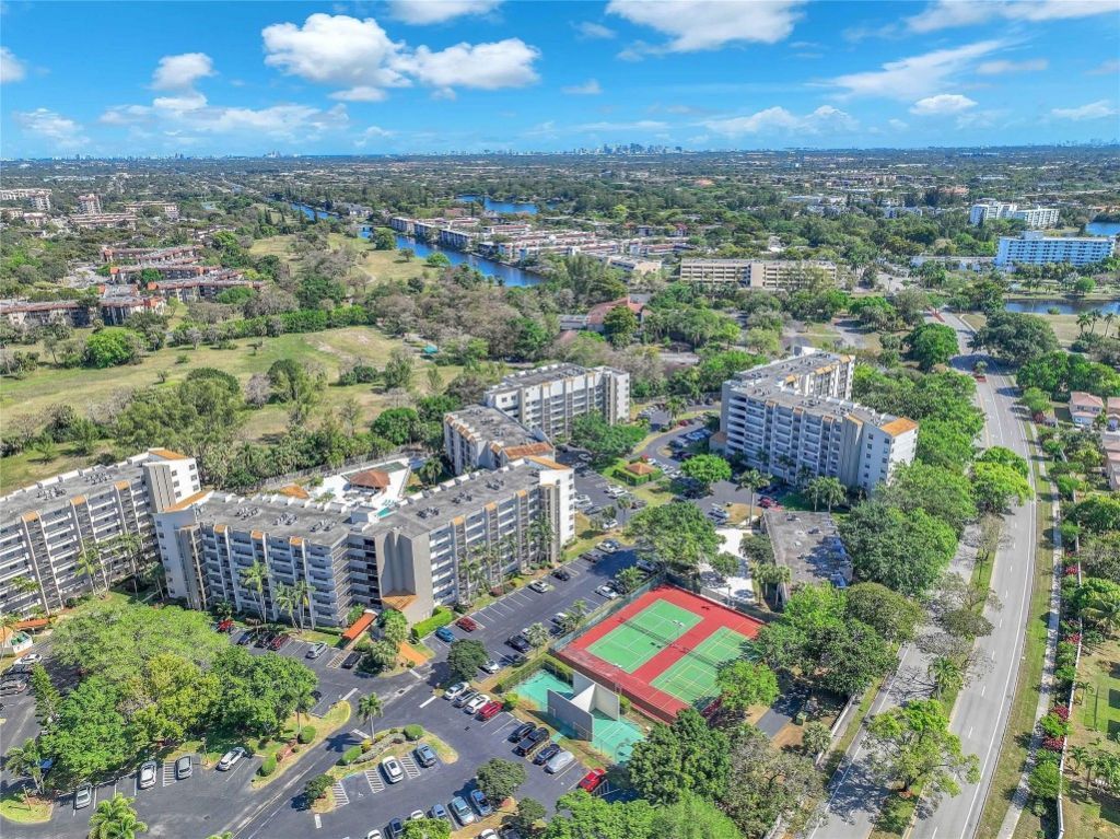 3910 Inverrary Boulevard, Unit 308-b, Lauderhill, FL 33319 Photo