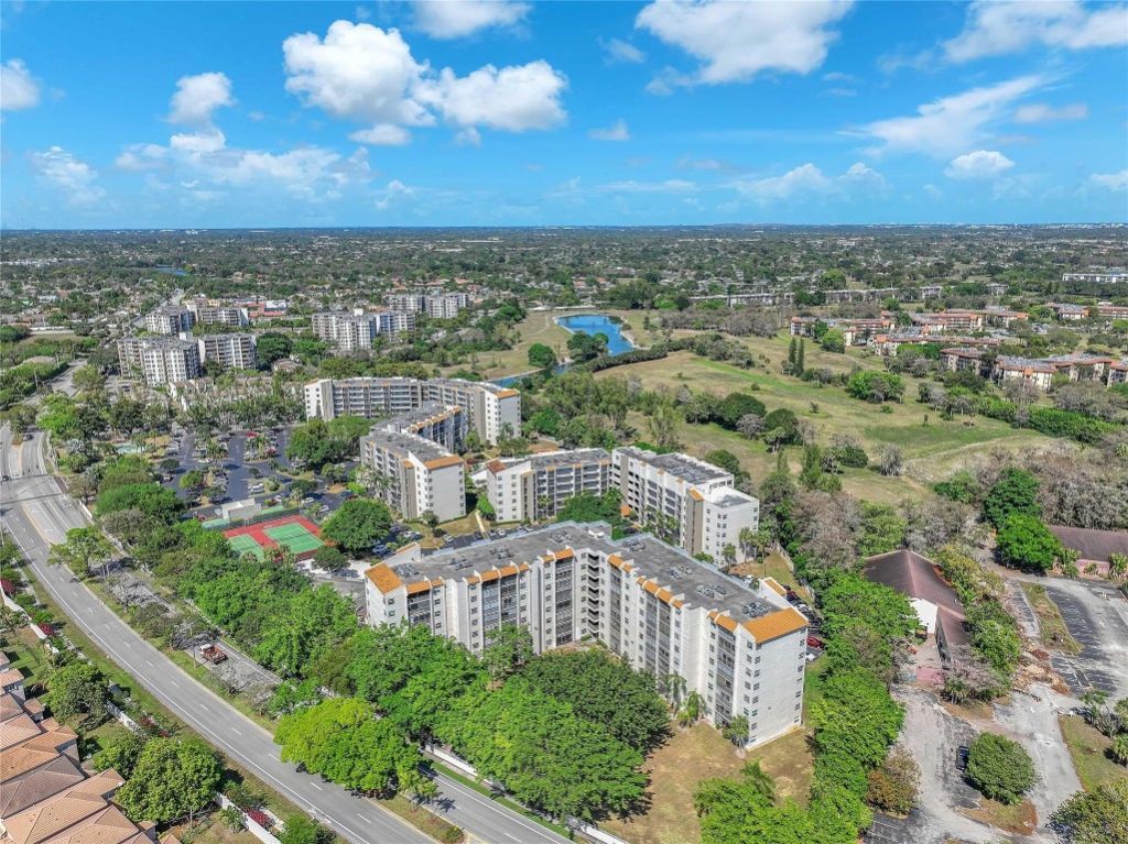 3910 Inverrary Boulevard, Unit 308-b, Lauderhill, FL 33319 Photo