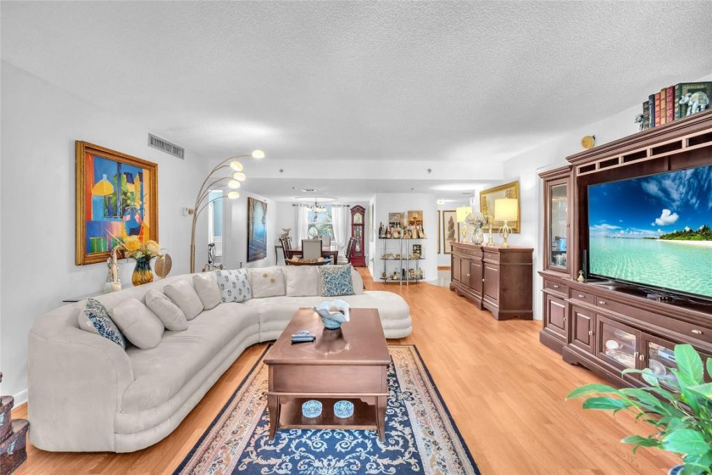 3910 Inverrary Boulevard, Unit 308-b, Lauderhill, FL 33319 Photo