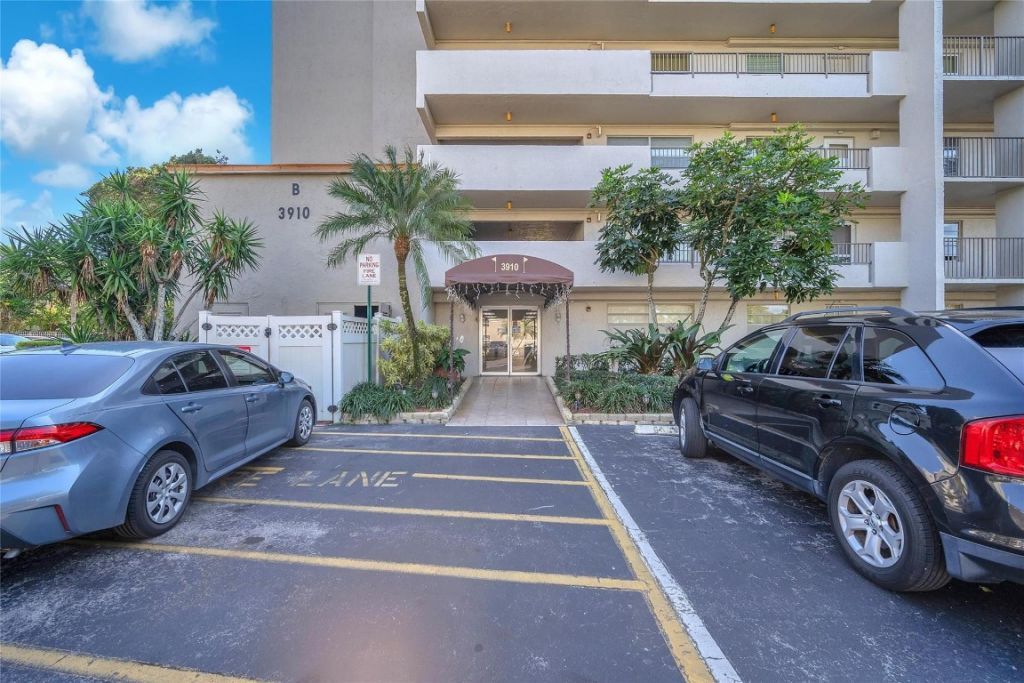 3910 Inverrary Boulevard, Unit 308-b, Lauderhill, FL 33319 Photo