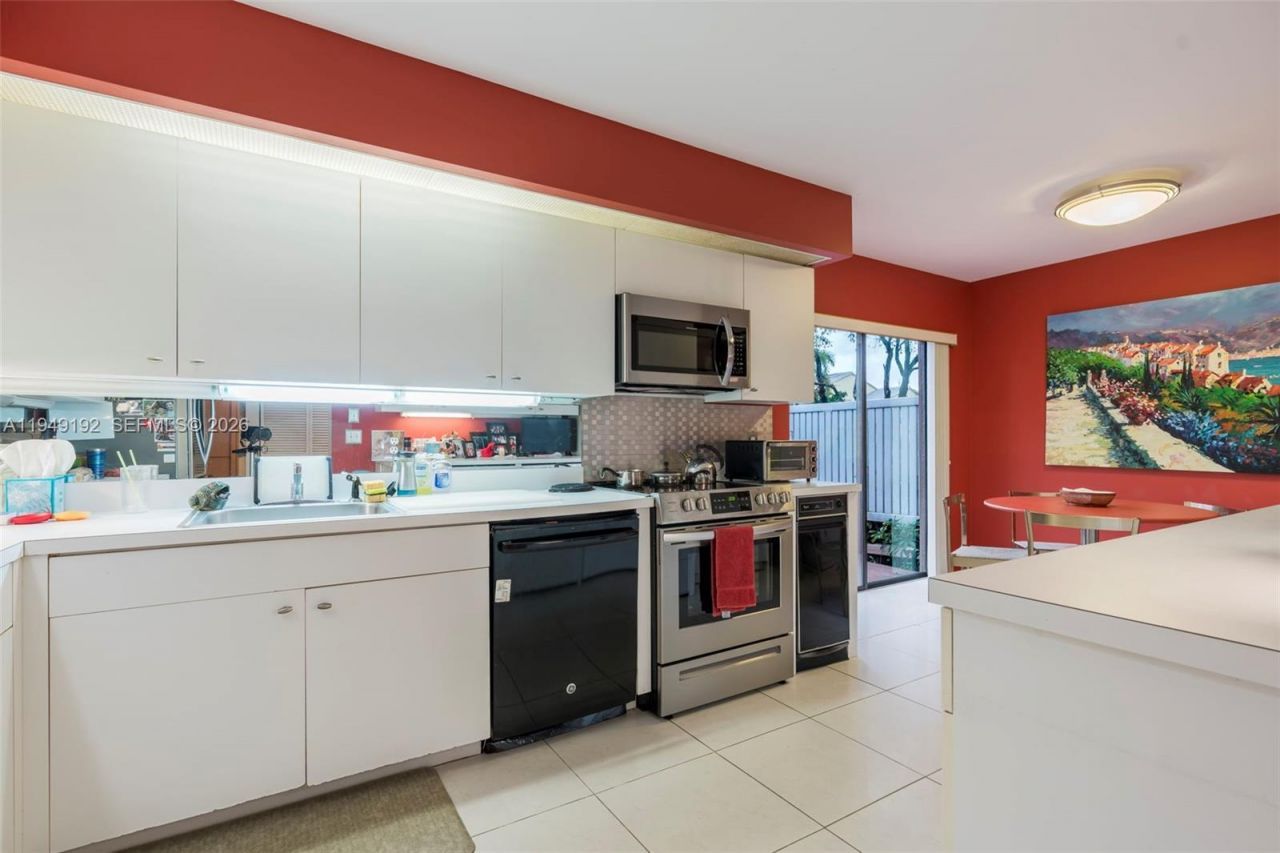 2 Eastgate Dr, Unit C, Boynton Beach, FL 33436 Photo