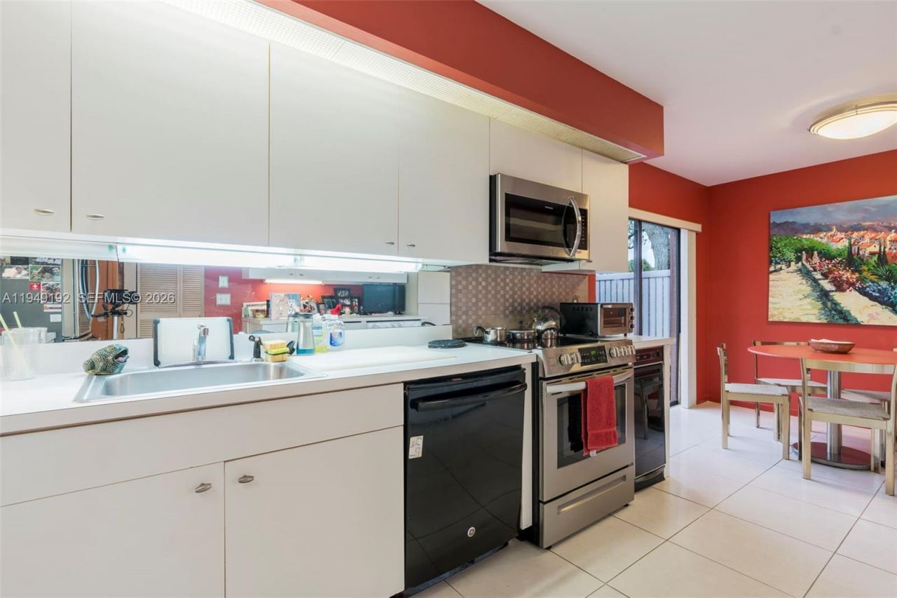 2 Eastgate Dr, Unit C, Boynton Beach, FL 33436 Photo