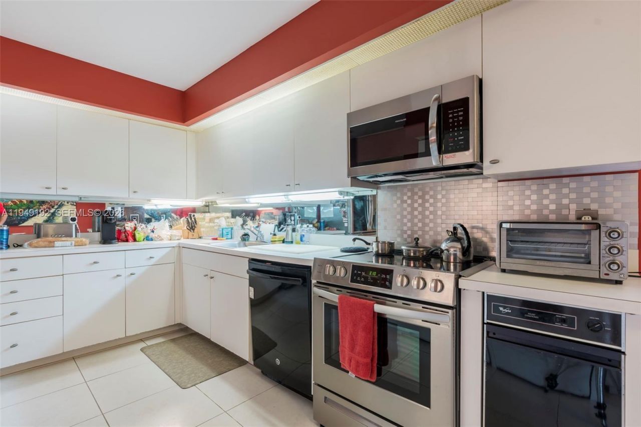 2 Eastgate Dr, Unit C, Boynton Beach, FL 33436 Photo