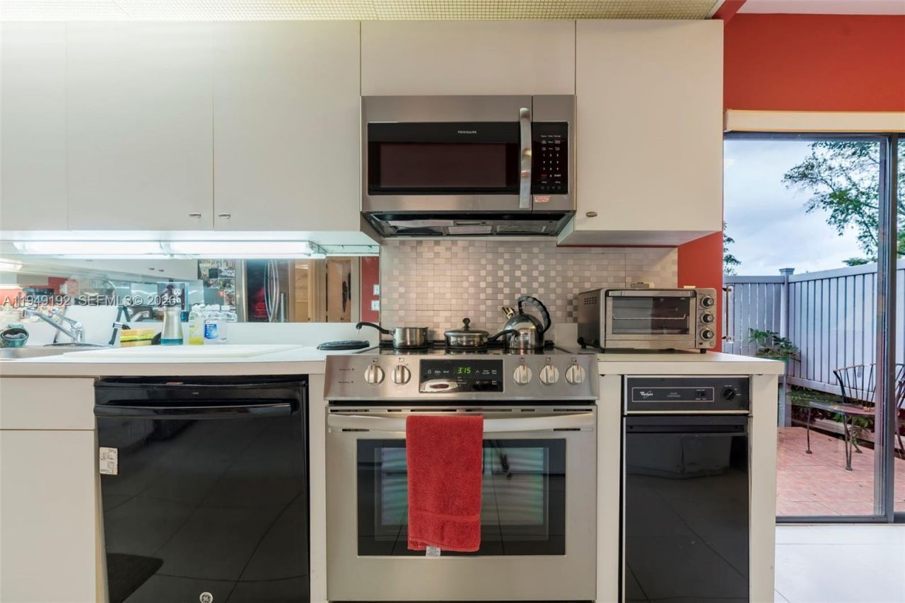 2 Eastgate Dr, Unit C, Boynton Beach, FL 33436 Photo