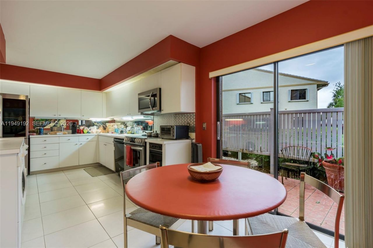 2 Eastgate Dr, Unit C, Boynton Beach, FL 33436 Photo