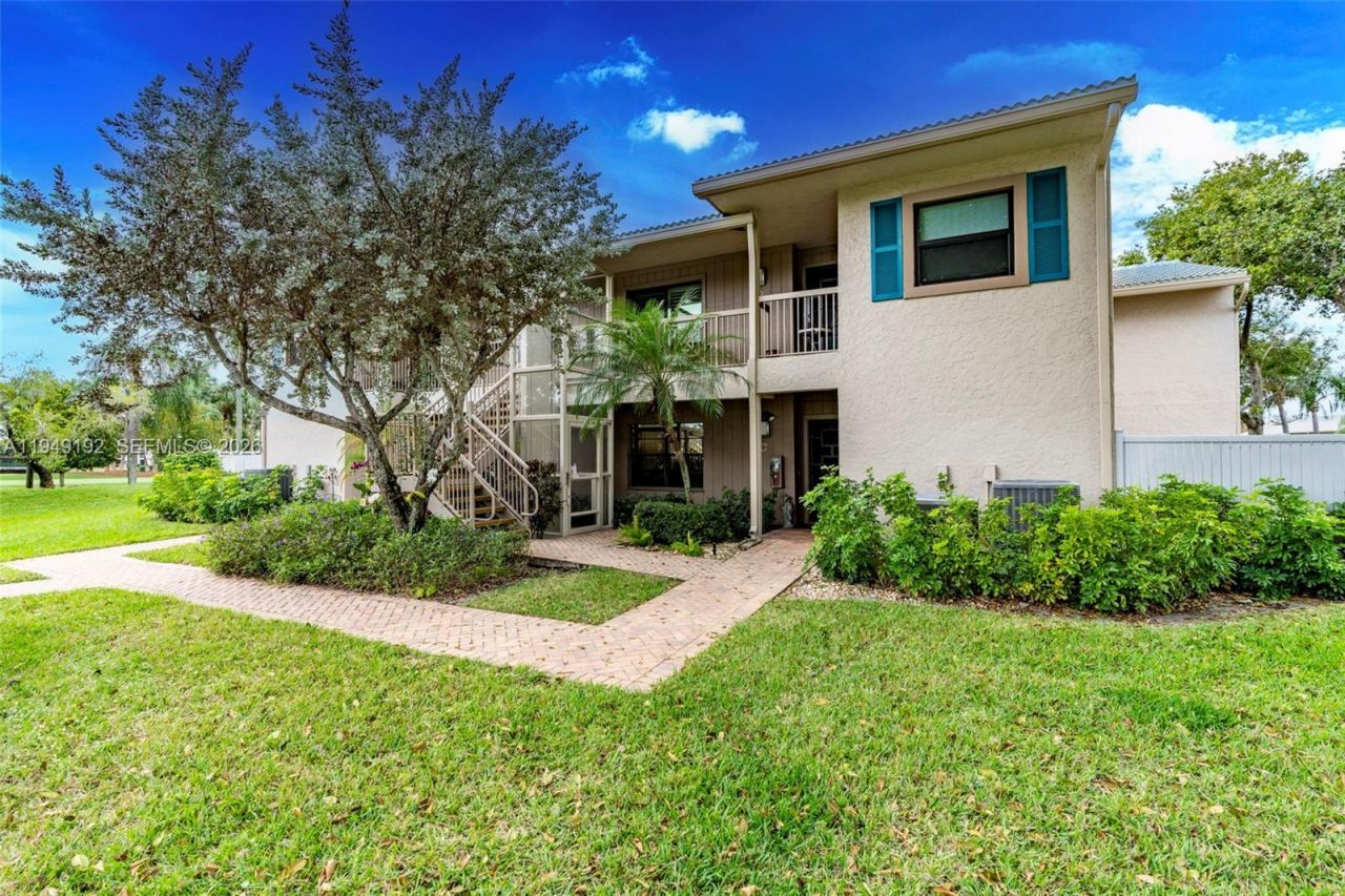 2 Eastgate Dr, Unit C, Boynton Beach, FL 33436 Photo