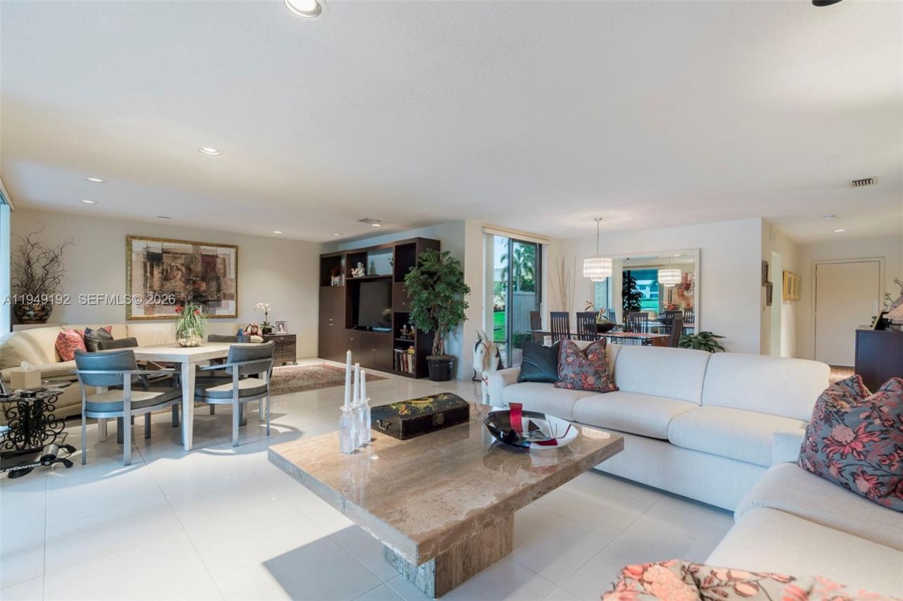 2 Eastgate Dr, Unit C, Boynton Beach, FL 33436 Photo