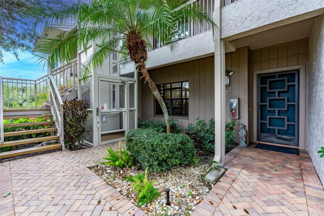 2 Eastgate Dr, Unit C, Boynton Beach, FL 33436 Photo