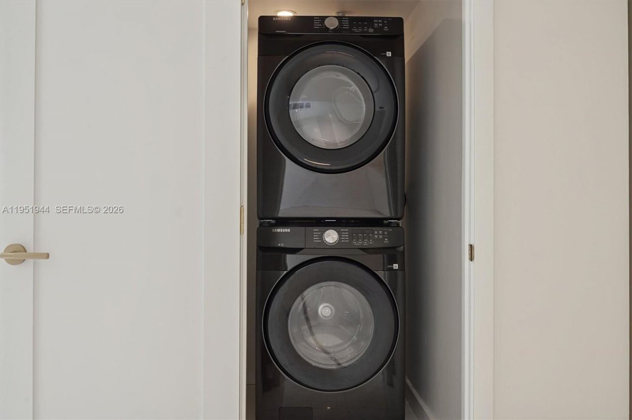 4000 Towerside Ter, Unit 1704, Miami, FL 33138 Photo