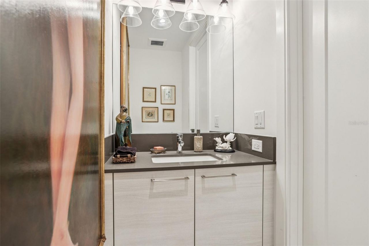 100 1st Avenue N, Unit 3806, Saint Petersburg, FL 33701 Photo