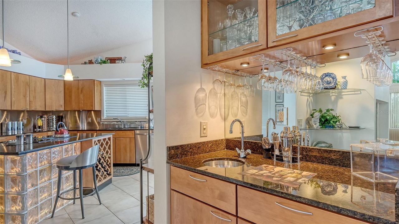 8142 Misty Oaks Boulevard, Sarasota, FL 34243 Photo