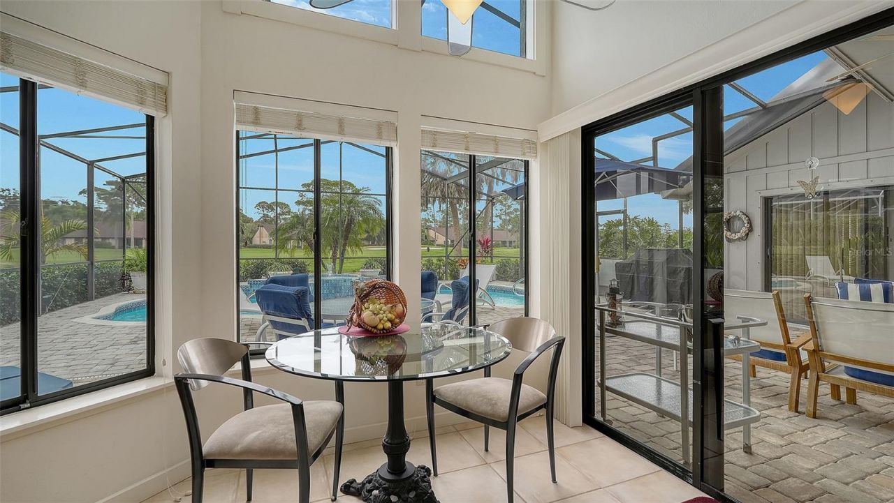 8142 Misty Oaks Boulevard, Sarasota, FL 34243 Photo