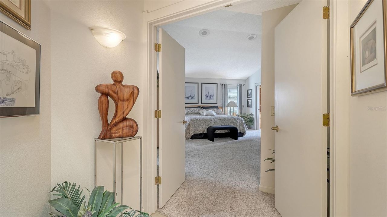 8142 Misty Oaks Boulevard, Sarasota, FL 34243 Photo