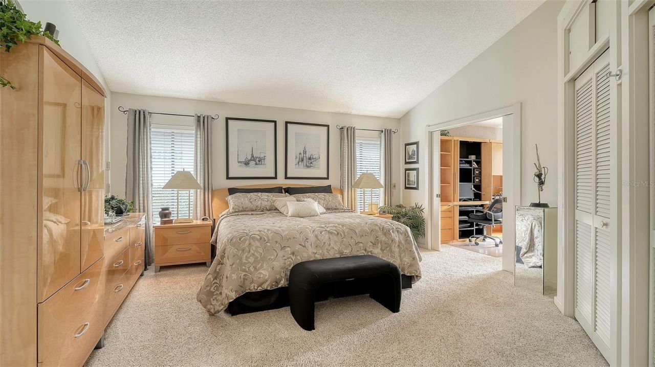 8142 Misty Oaks Boulevard, Sarasota, FL 34243 Photo