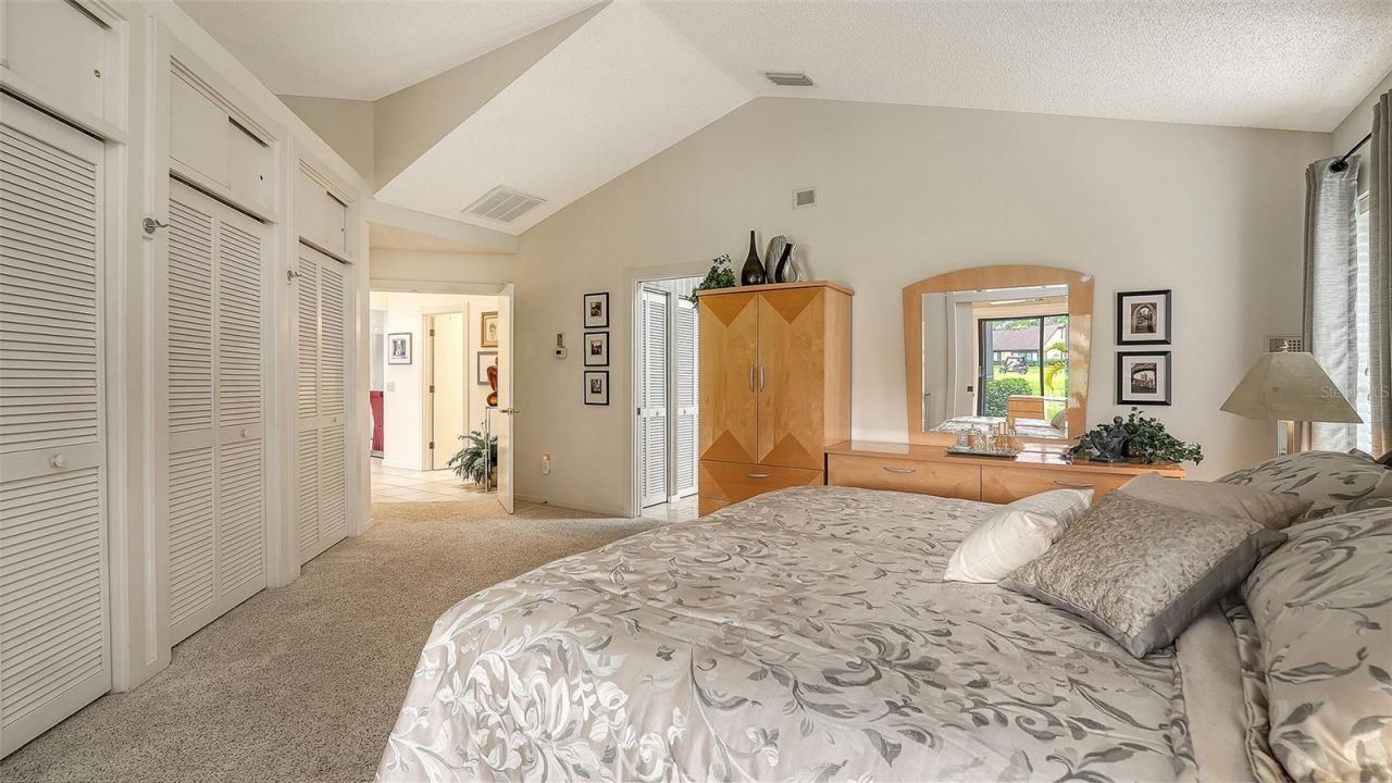 8142 Misty Oaks Boulevard, Sarasota, FL 34243 Photo