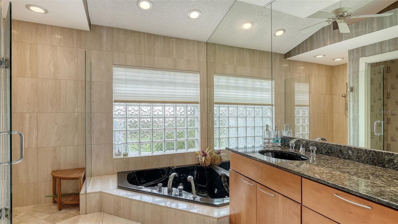 8142 Misty Oaks Boulevard, Sarasota, FL 34243 Photo