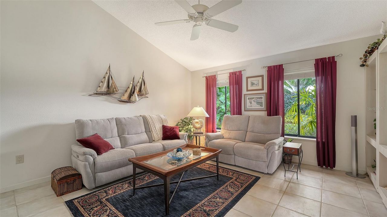 8142 Misty Oaks Boulevard, Sarasota, FL 34243 Photo