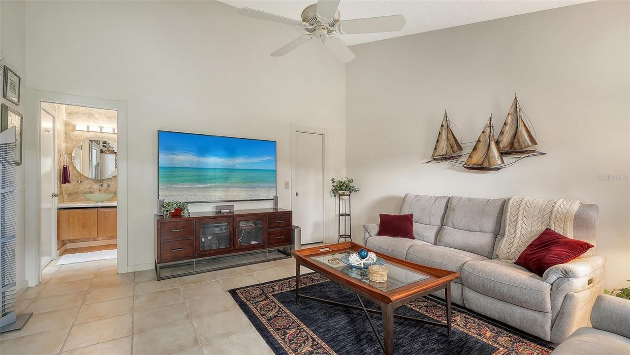 8142 Misty Oaks Boulevard, Sarasota, FL 34243 Photo