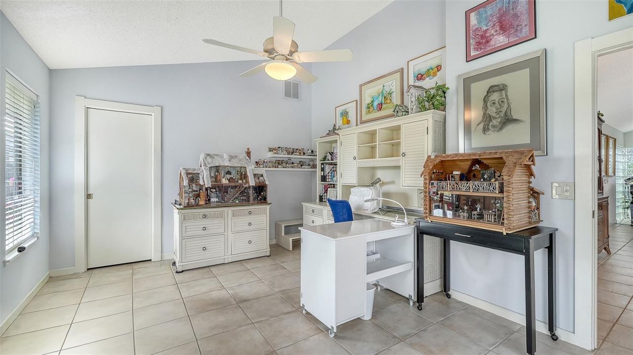 8142 Misty Oaks Boulevard, Sarasota, FL 34243 Photo