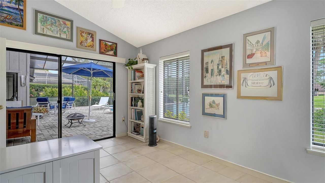 8142 Misty Oaks Boulevard, Sarasota, FL 34243 Photo