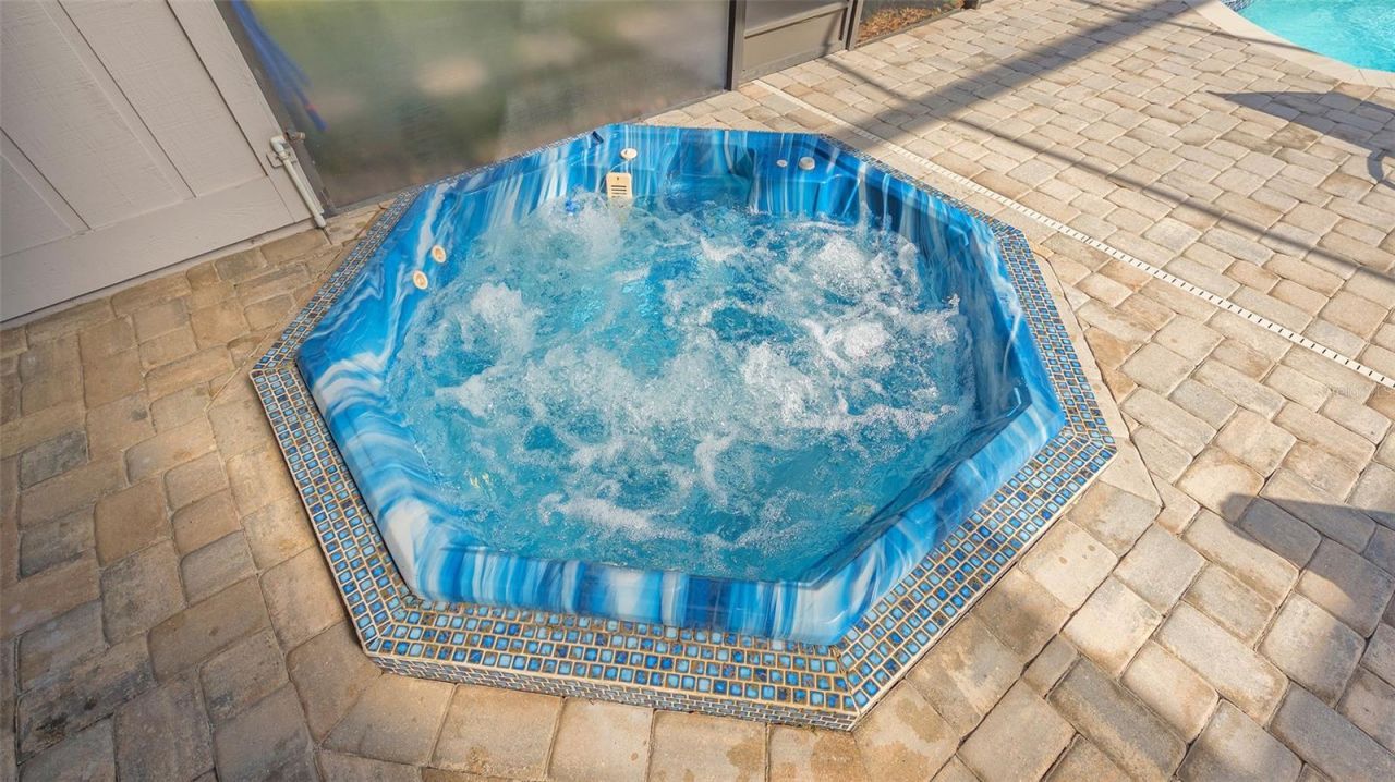 8142 Misty Oaks Boulevard, Sarasota, FL 34243 Photo