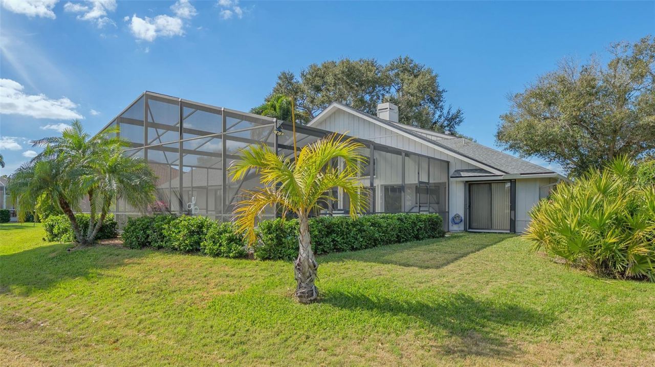8142 Misty Oaks Boulevard, Sarasota, FL 34243 Photo
