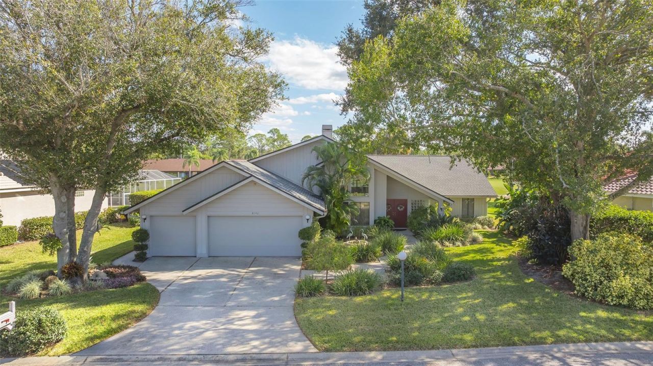 8142 Misty Oaks Boulevard, Sarasota, FL 34243 Photo