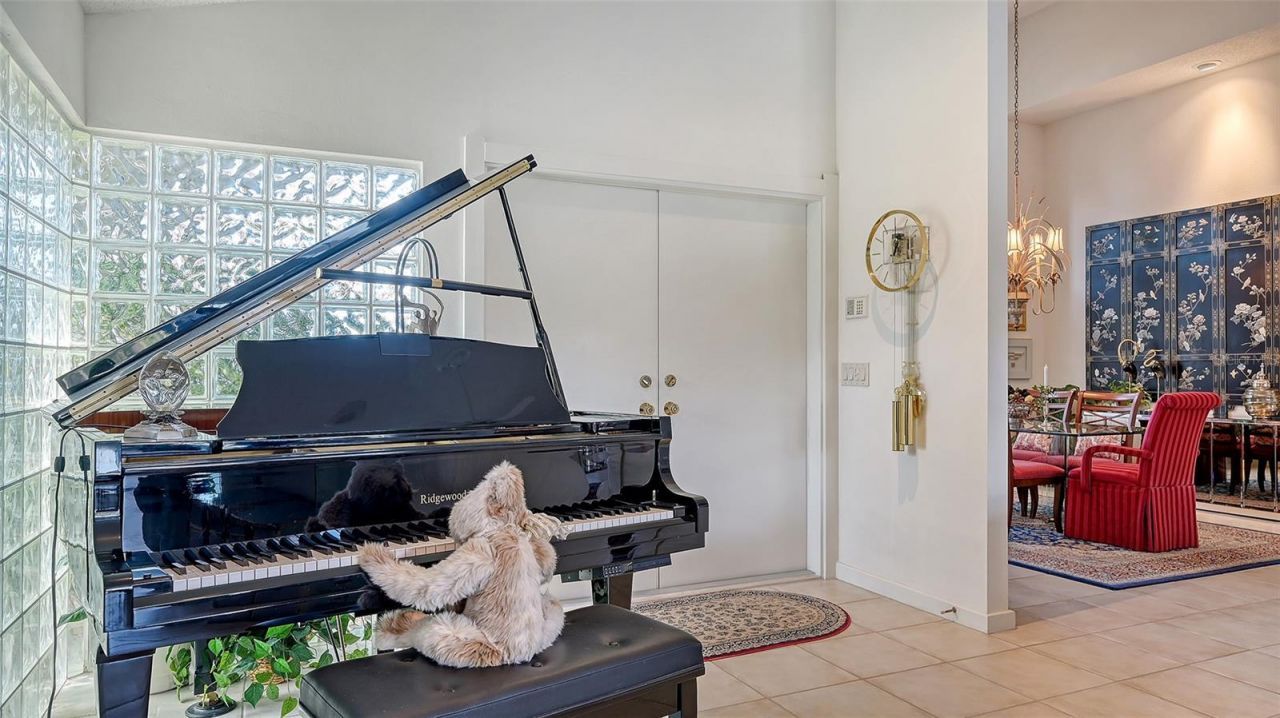 8142 Misty Oaks Boulevard, Sarasota, FL 34243 Photo