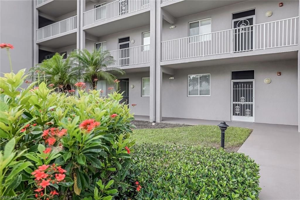 16625 Lake Circle Dr, Unit 518, Fort Myers, FL 33908 Photo