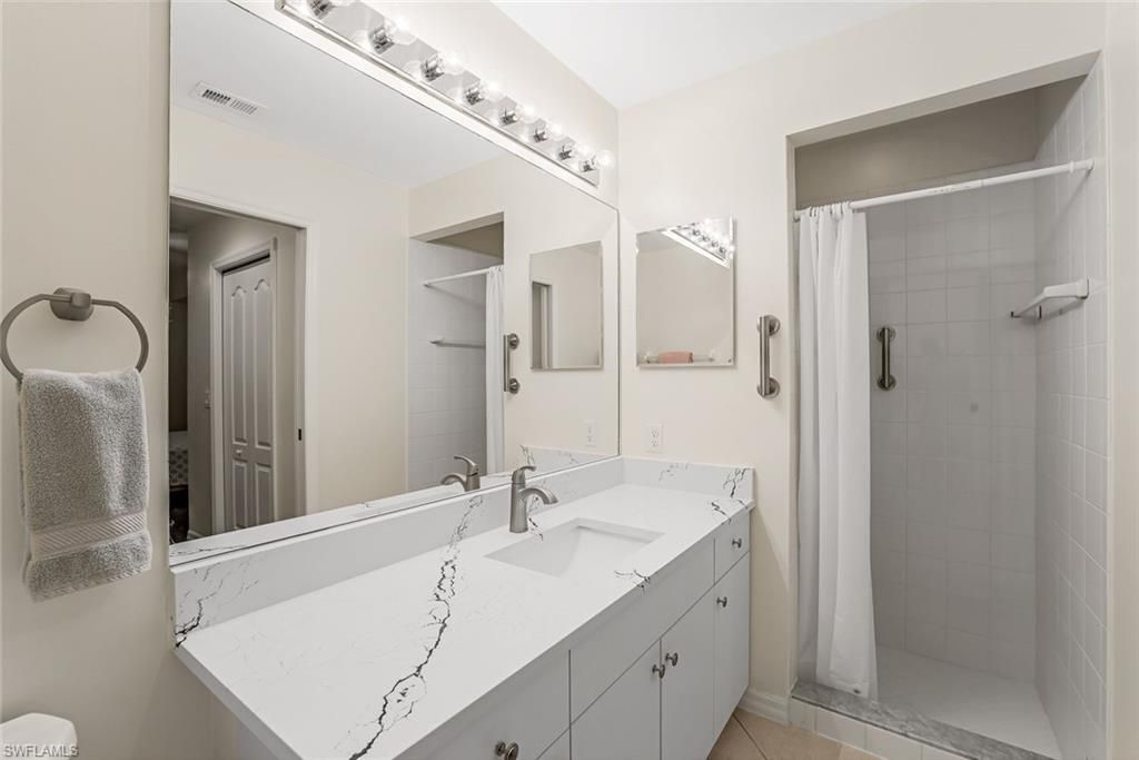 16625 Lake Circle Dr, Unit 518, Fort Myers, FL 33908 Photo