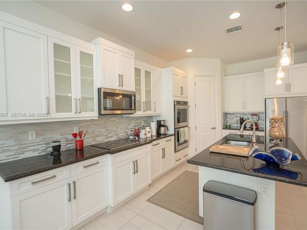 11824 SW 13th Ct, Pembroke Pines, FL 33025